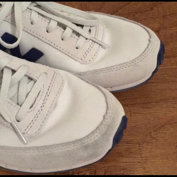 Women’s New Balance 410 Sneakers/Shoes - Picture 4 of 8